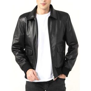 Giacca in pelle nera con colletto da camicia da uomo
